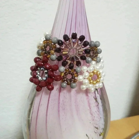 Vintage Floral Beaded Bracelet - Picture 5 of 7